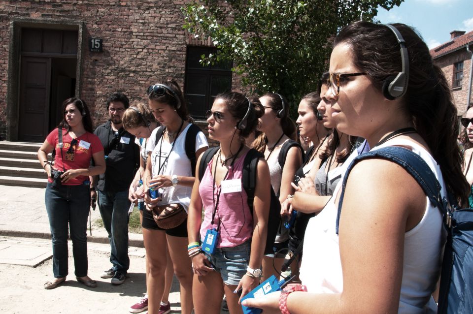 Krakow: Auschwitz-Birkenau Guided Tour Pickup/Lunch Options - Itinerary and Experience