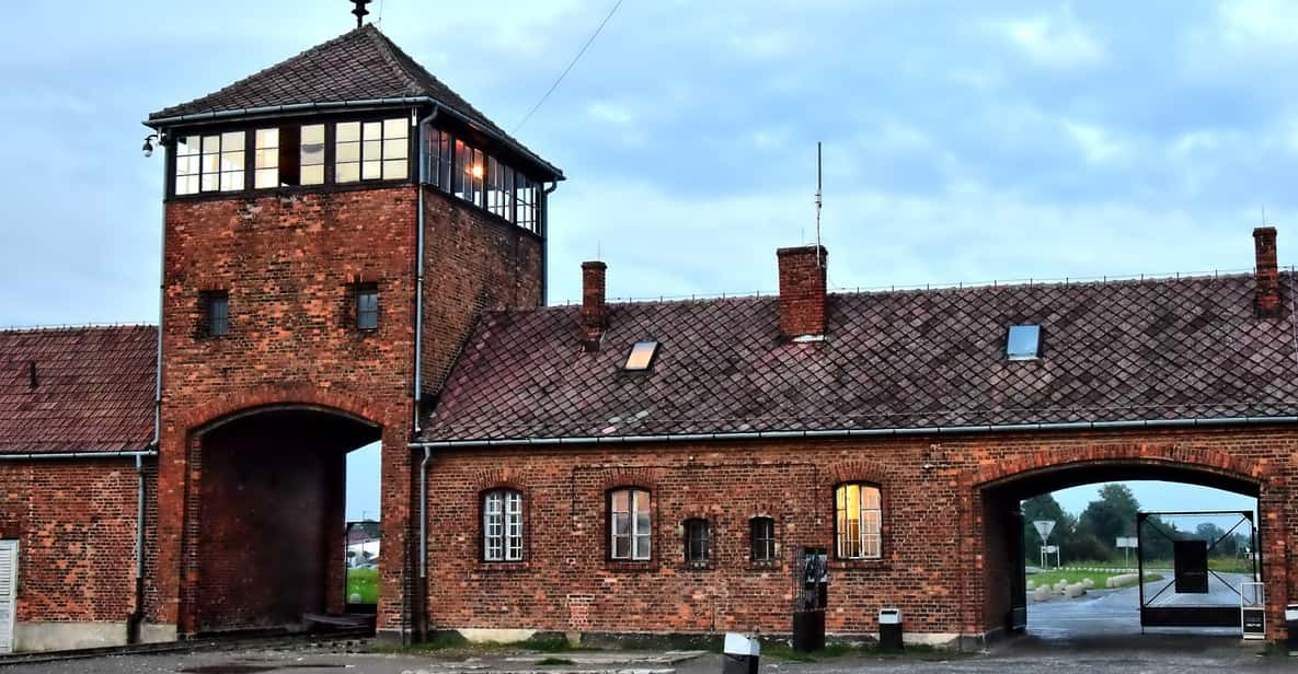 Kraków: Auschwitz-Birkenau Private Tour & Transportation - Detailed Itinerary