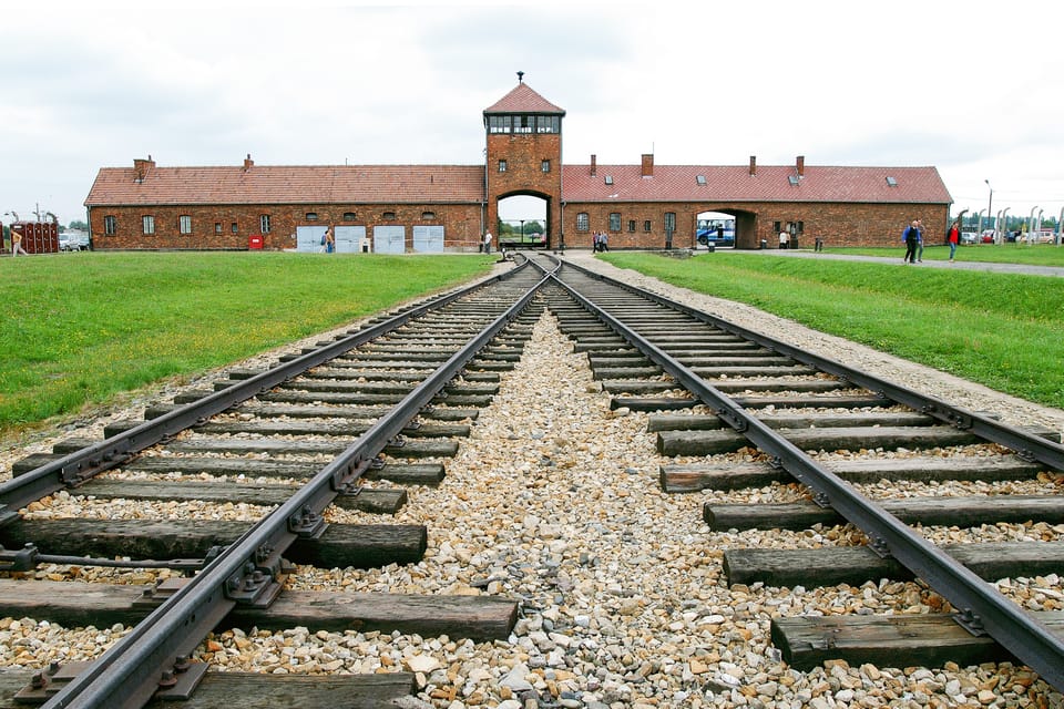 Krakow: Auschwitz & Wieliczka Salt Mine Guided Day Tour - Itinerary Details