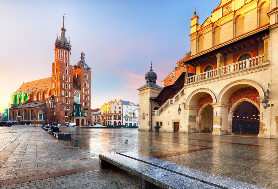 Krakow Old Town and Cloth Hall Private Guided Tour - Experience Highlights