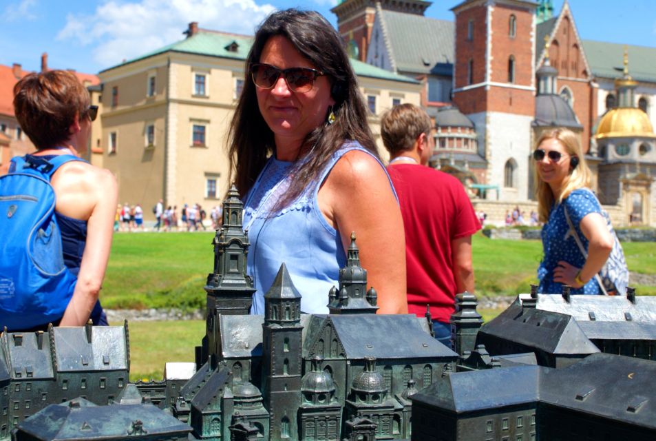 Krakow: Wawel Castle Guided Tour With Entry Tickets - Experience and Highlights