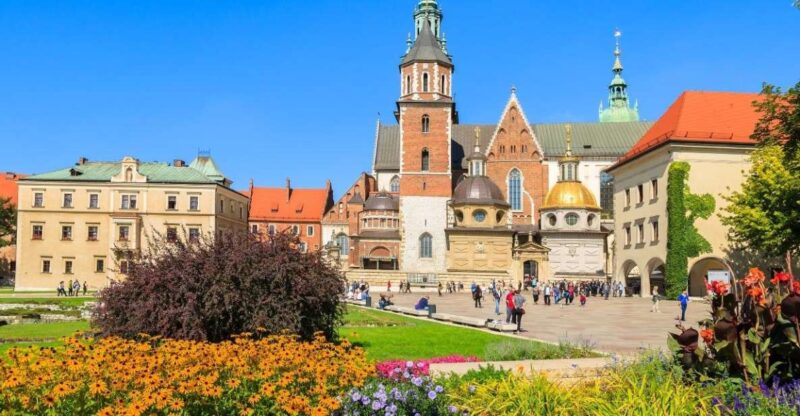 Krakow: Wawel Cathedral and St. Marys Basilica Guided Tour - Highlights of Wawel Cathedral