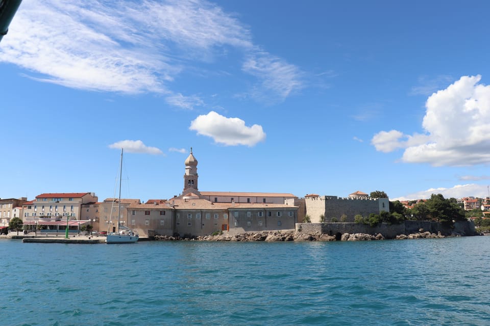 Krk: Krušija Bay, Blue Cave, and Golden Beach Boat Trip - Boat Features