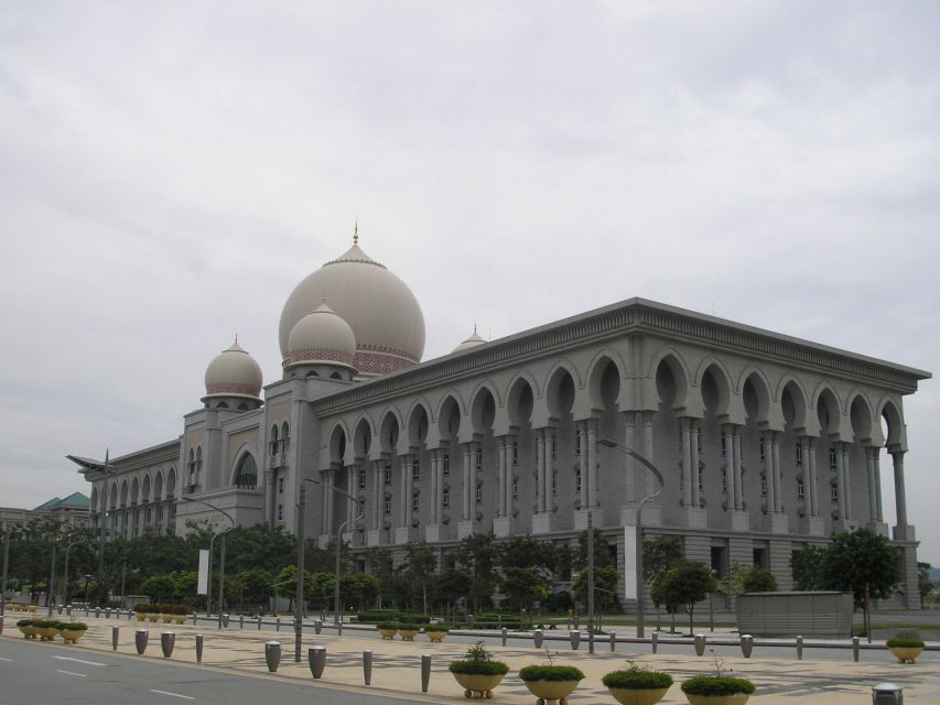 Kuala Lumpur: Putrajaya Tour With Traditional Boat Cruise - Itinerary Highlights