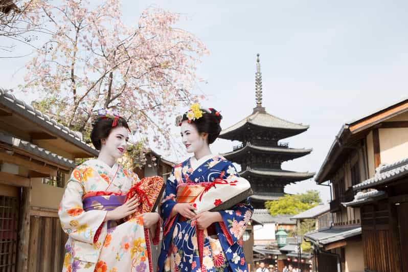 Kyoto : Maiko Makeover Stroll and Photo Shoot Experience - Photography Package