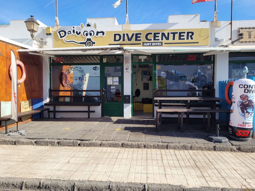 Lanzarote: Small Group Beginner Dive Course Costa Teguise | Travel Buddies