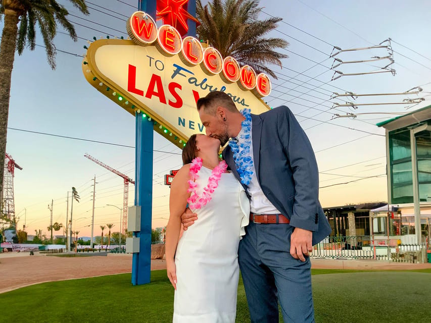 Las Vegas: Elvis Wedding With Las Vegas Sign Photos Included - Ceremony Options Available