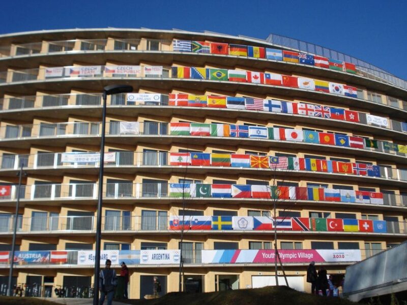 Lausanne Private Guided Walking Tour - Experience Highlights