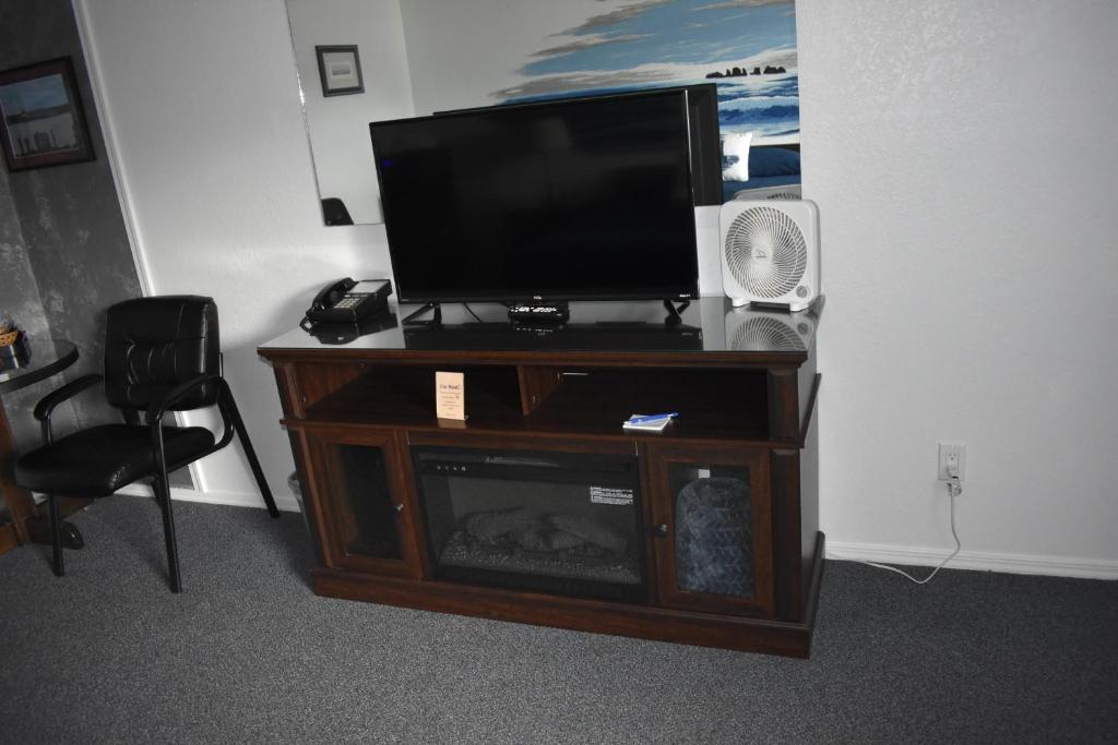 Lighthouse Cove Inn - Amenities and Services