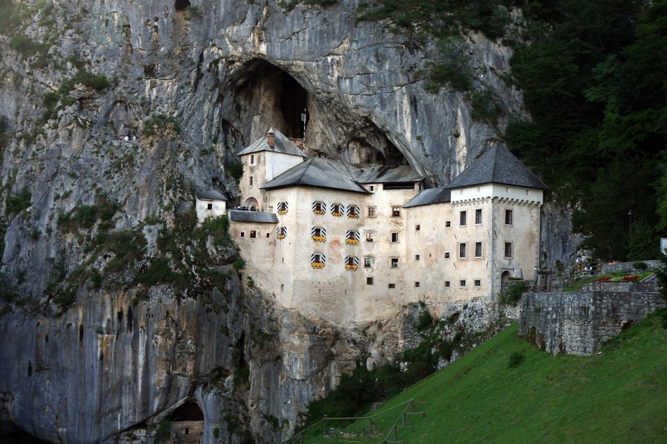 Ljubljana: Postojna Cave & Predjama Castle Small Group Tour - Detailed Itinerary