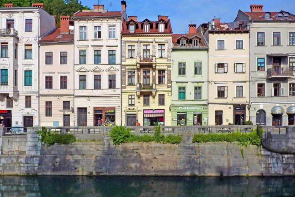 Ljubljana: Private 2h Sightseeing Walking Tour - Experience Highlights