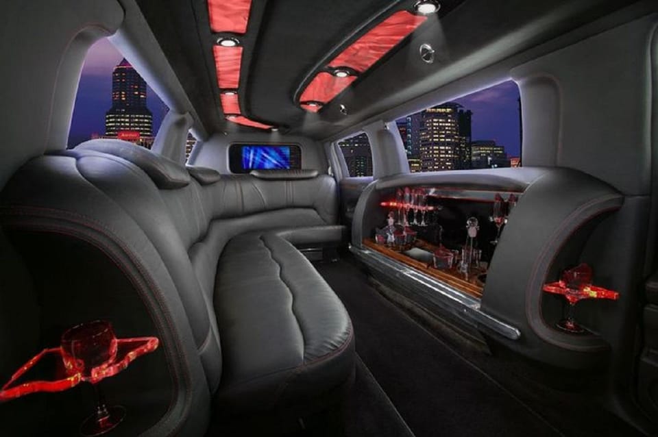 Los Angeles: Private Sightseeing Tour in a Limousine - 4hrs - Pickup and Accessibility