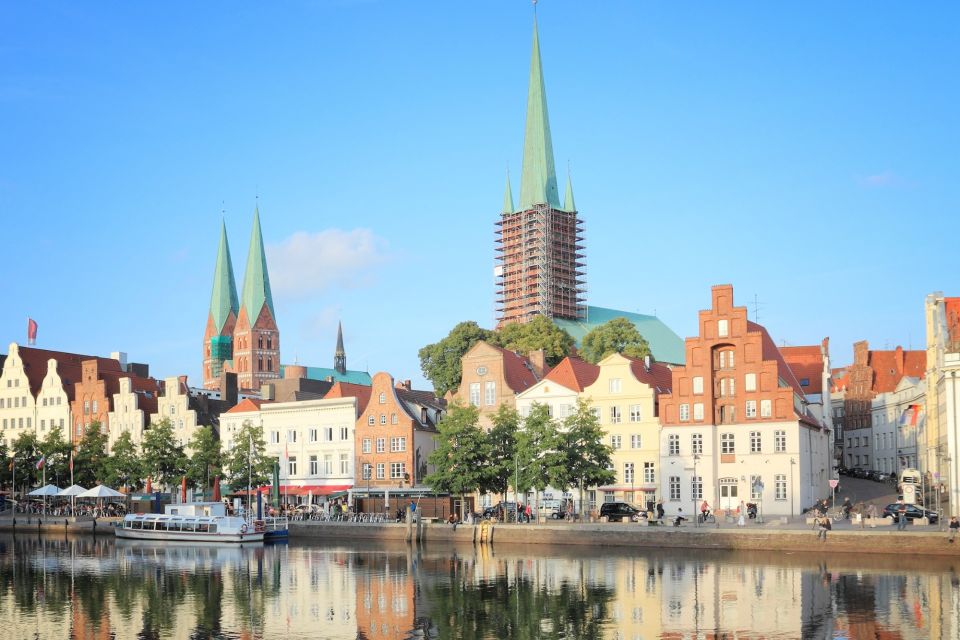 Lübeck: First Discovery Walk and Reading Walking Tour - Itinerary Highlights