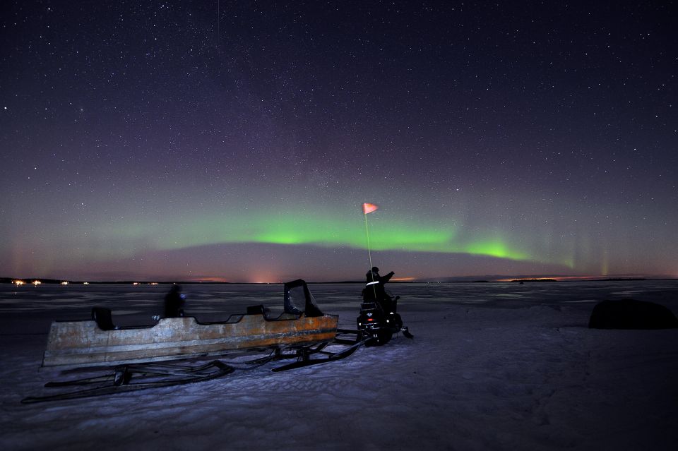 Luleå : Northern Lights Tour on a Snowmobile Drawn Sled - Experience Highlights