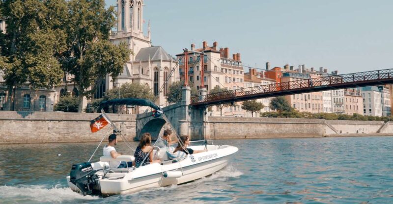 Lyon: Electric Boat Rental Without a License - Unique Features of the Experience