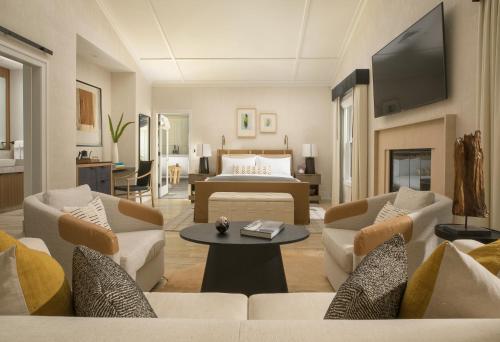 MacArthur Place Inn & Spa - Amenities and Services
