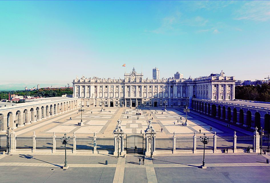 Madrid: 4-Hour Bus Tour With Royal Palace Admission - Itinerary Highlights