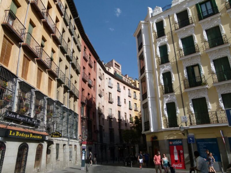 Madrid Historical Centre & Old Town Walking Tour in French - Booking Information