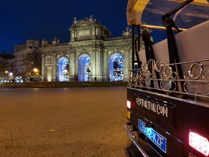 Madrid: Private Christmas Lights Tour by Electric Tuk-Tuk - Tour Experience