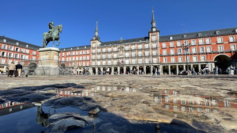 Madrid: Royal Palace Entry Ticket and Small Group Tour - Itinerary Highlights