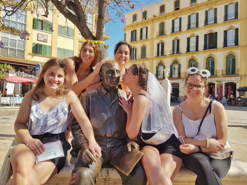 Malaga: Bachelorette Party Treasure Hunt - Experience Description