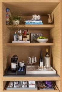 Malibu Beach Inn - Accommodations and Amenities