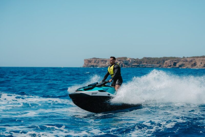 Mallorca: From Cala Dor - Jet Ski Tour 30 Min - Group Size and Languages
