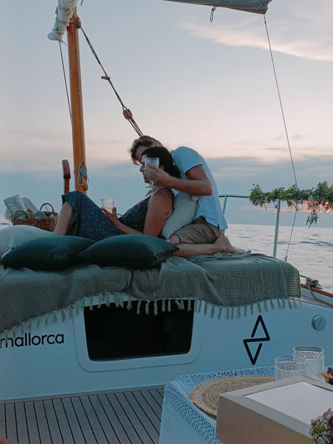 Mallorca: Sailing 100% Electric Boat + Snorkel + Aperitive - Eco-Friendly Exploration