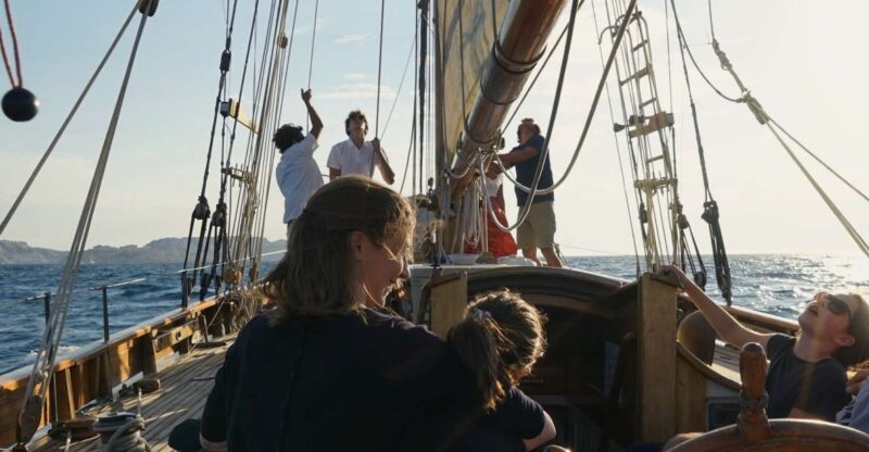 Marseille: Sunset Cruise Cocktail-Dinner in Frioul Islands - Highlights of the Experience