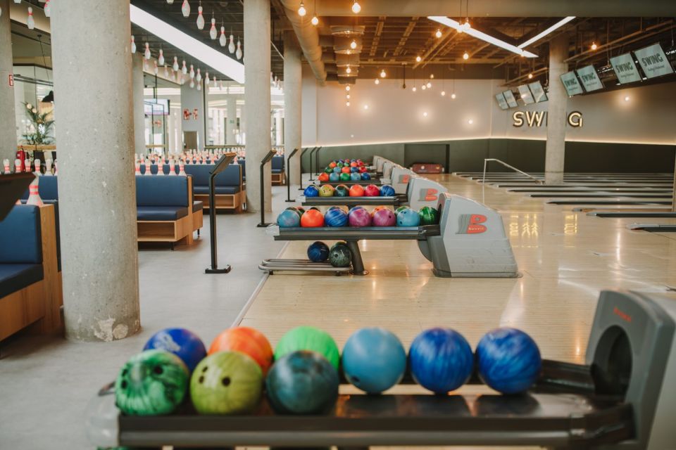 Maspalomas: Bowling Session Entry Ticket at Holiday World - Bowling Alley and Facilities