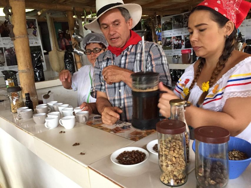 Medellín: Guatapé Village With Coffee and Fruit Tasting Tour - Tour Highlights