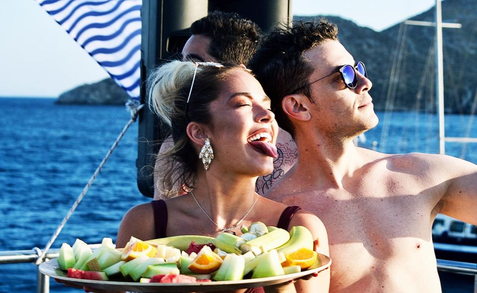 Mykonos: Sunset Boat Party With Open Bar & Live DJ - Pricing and Discounts