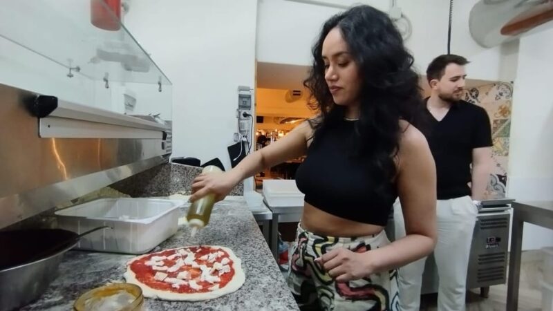 Naples: Pizza Making Class With Neapolitan Chef and Drink - Learning Experience