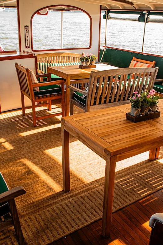 Newport: Narragansett Bay Classic Yacht Cruise on Full Moon - Included Amenities