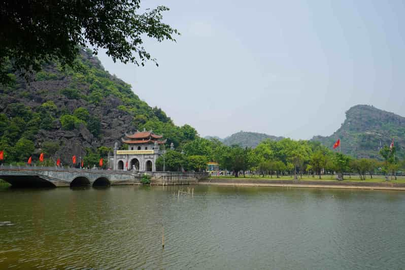 Ninh Binh: Hoa Lu, Trang An & Hang Mua Trip by Limousine Bus - Detailed Itinerary