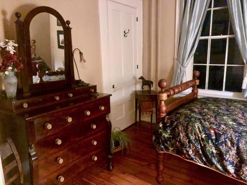 Oakcliff Bed and Breakfast - Unique Accommodations