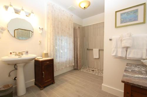 Olallieberry Inn Bed and Breakfast - Room Options and Features