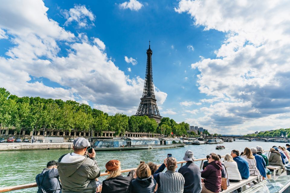 Paris: 1-Hour Seine Cruise Starting at the Eiffel Tower - Experience and Itinerary