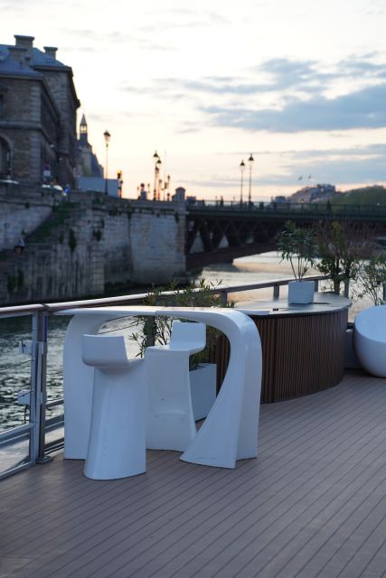 Paris: Gourmet Dinner Cruise on Seine River With Live Music - Experience Highlights