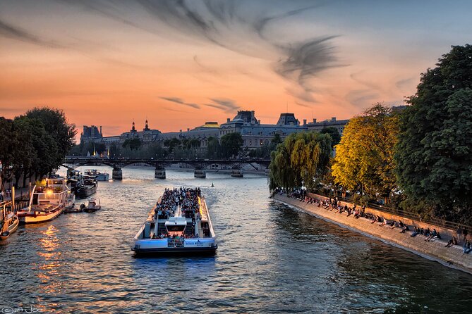 Paris Seine River Sightseeing Cruise by Bateaux Mouches - Meeting Point and Accessibility