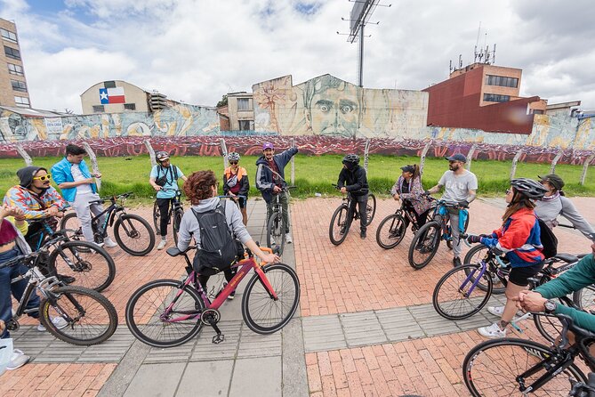 Pedaling in Full Color: Urban Art, and Cultural Diversity - Neighborhood Contrasts and Vibrant Street Art