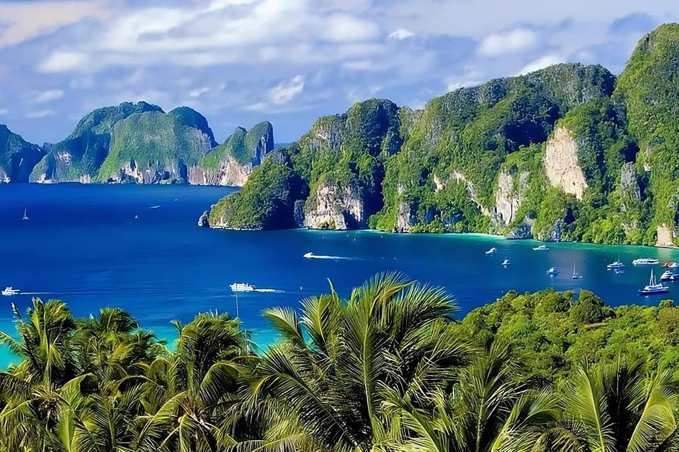 Phi Phi and Khai Islands Speedboat Tour With Fins - Itinerary Highlights