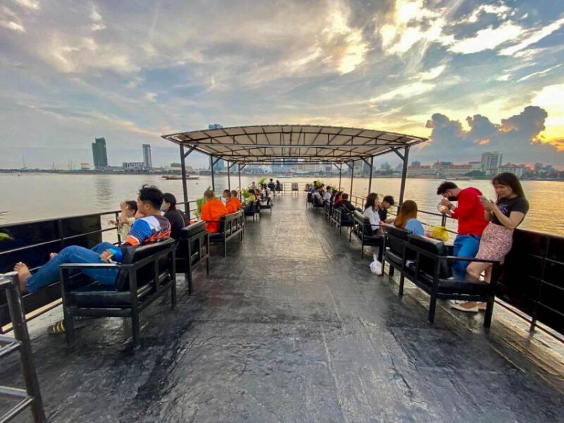 Phnom Penh: Mekong River Sunset Cruise and Tuk Tuk Ride - What to Expect on the Cruise
