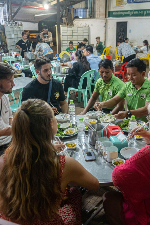 Phnom Penh Night Foodie Vespa Tour - Experience Highlights