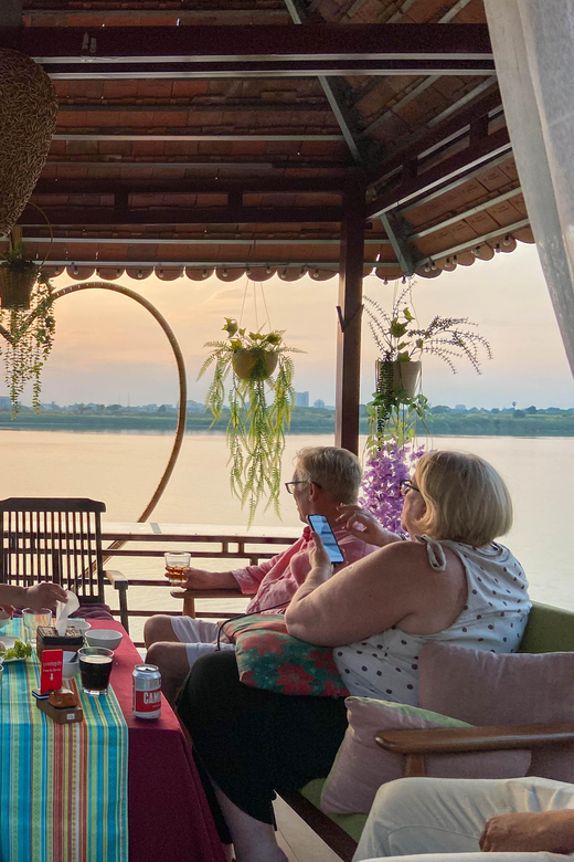 Phnom Penh: Silk Island Sunset Bike Tour Include Drinks - Itinerary and Experience