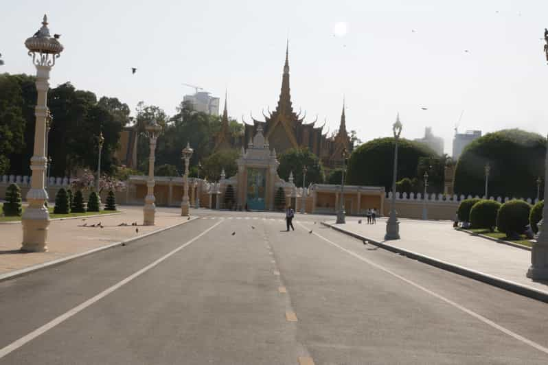 Phnom Penh Tour With Tuk Tuk English Spoken Guide - Itinerary Highlights