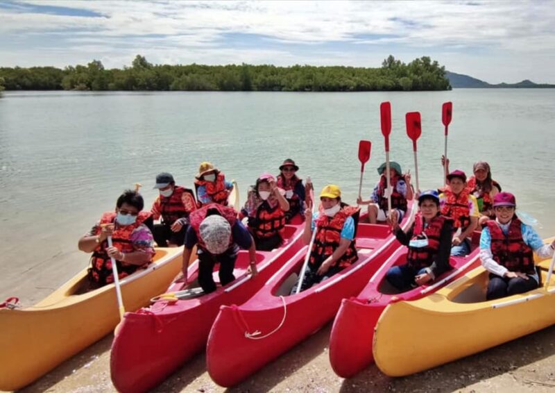 Phuket: Phuket Old Town, Kayaking, Tie Dyeing, and Dinner - Itinerary Highlights
