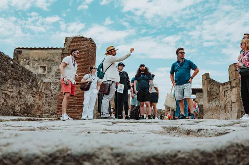 Pompeii and Oplontis: Small Group Tour With an Archaeologist - Detailed Itinerary