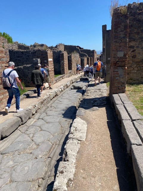 Pompeii From Napoli: Transfer + Entry Ticket + Guided Tour - Itinerary Breakdown