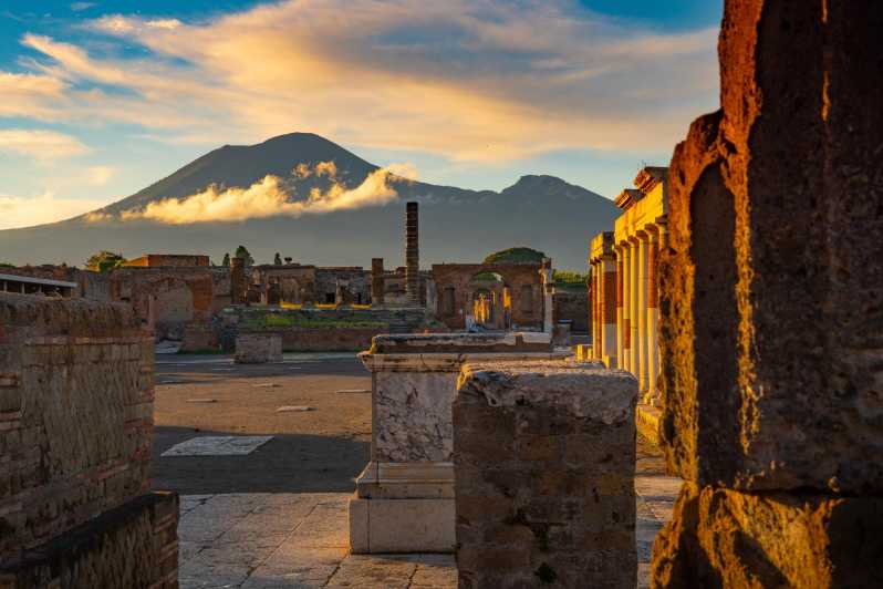 Pompeii: Luggage Storage Service Close to the Entrance - 24/7 Support